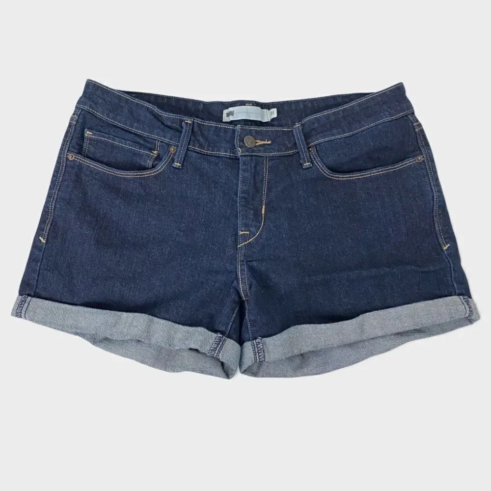 Levi's Women's Dark Wash 4" Cuffed Shorts size 31
